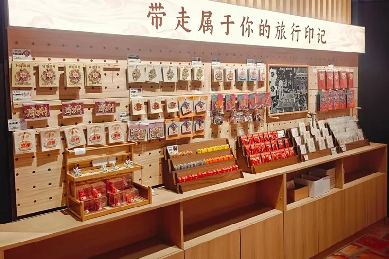 文创产品展示书架墙